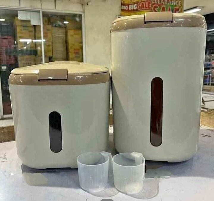 Insect-Proof Mocha Rice Storage Barrel Dispenser with Measuring Cup